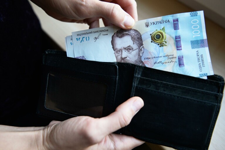 В Госстате заявили об увеличении средней зарплаты украинцев почти на четверть