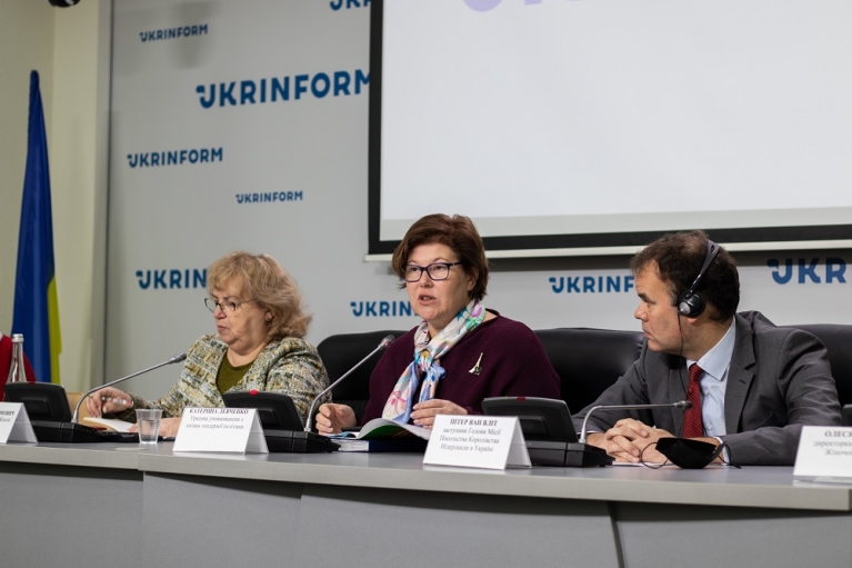 Нидерланды выделили Украине 2,2 млн евро на реализацию проекта "Женщины, мир, безопасность"