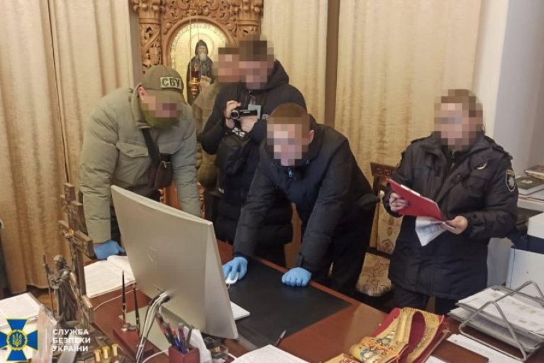 СБУ у Чернівецько-Буковинській єпархії УПЦ МП знайшли ноутбук із дитячою порнографією під час обшуків