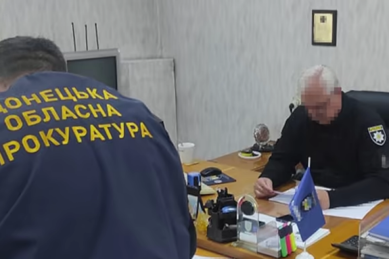 На Донеччині викрили поліцейських керівників, які незаконно нарахували майже 2,7 млн грн "бойових"