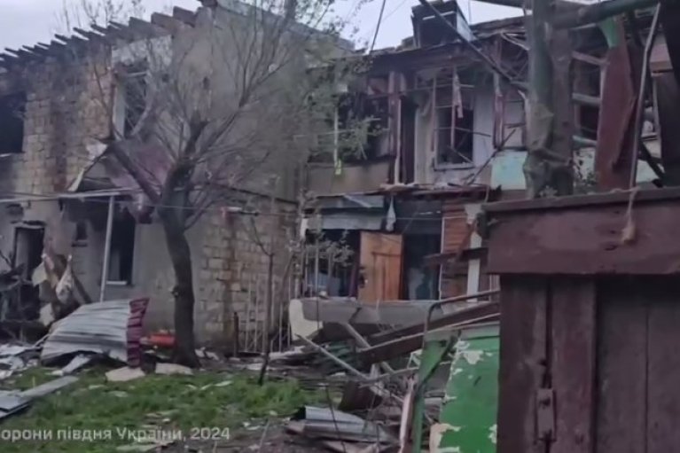 РФ ударила по промышленным и припортовым объектам юга Украины: что известно о разрушениях (ВИДЕО)