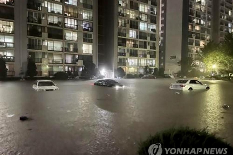 Столицю Південної Кореї накрила найпотужніша за 80 років злива (ФОТО)