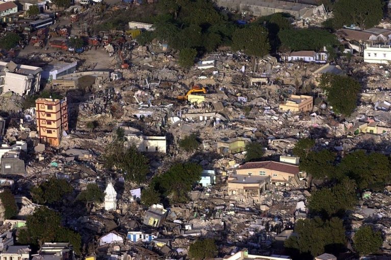 Количество погибших в результате разрушительного землетрясения в Турции снова возросло