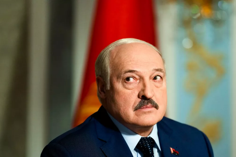 Отдавать было ошибкой: Лукашенко похвастался российскими ядерными боеприпасами в Беларуси