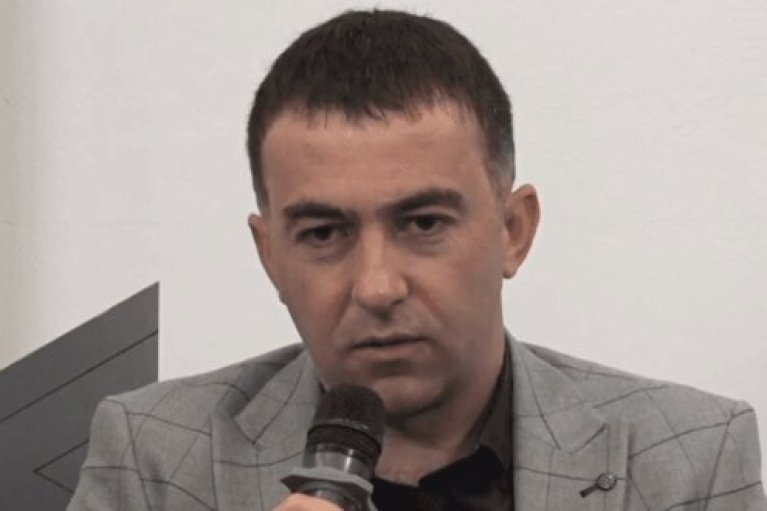 Помічника Джемілєва затримали в аеропорту Кишинева