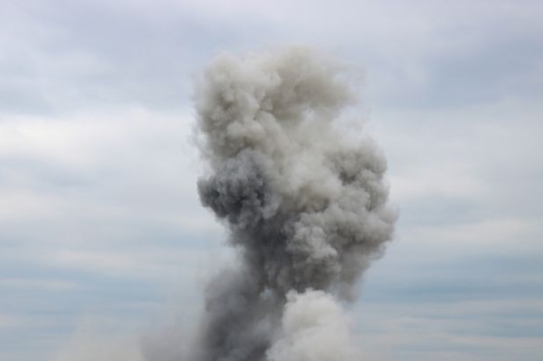 У Криму аеродром "Бельбек" зазнав ракетної атаки, спалахнула пожежа