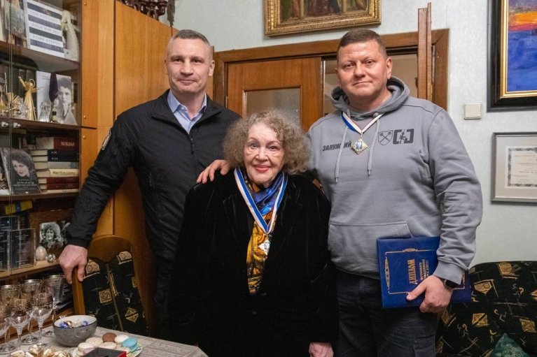 Валерий Залужный и Лина Костенко стали почетными гражданами города Киева, — Кличко