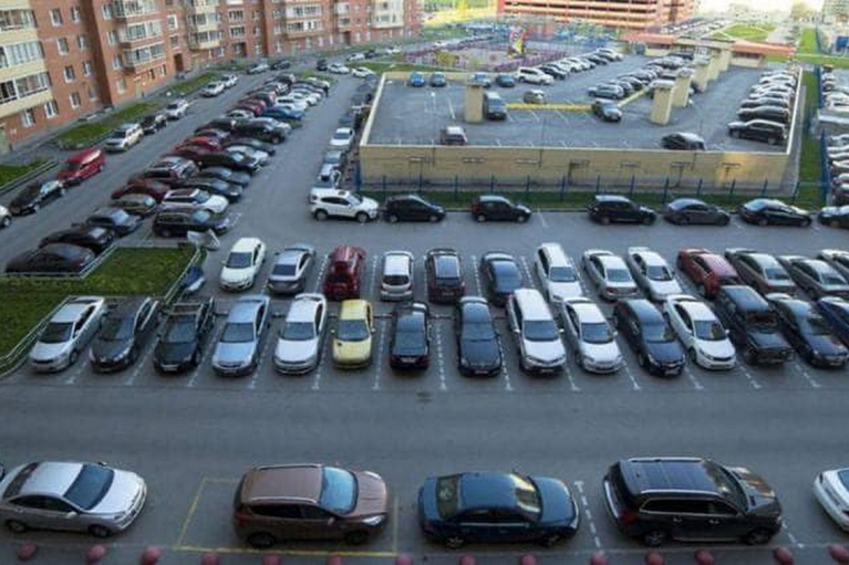 В Киеве парковка на муниципальных площадках временно будет бесплатной