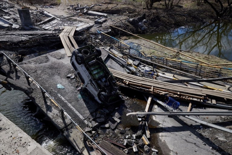 Стало известно, сколько ж/д путей и мостов разрушило в Украине государство-террорист Россия