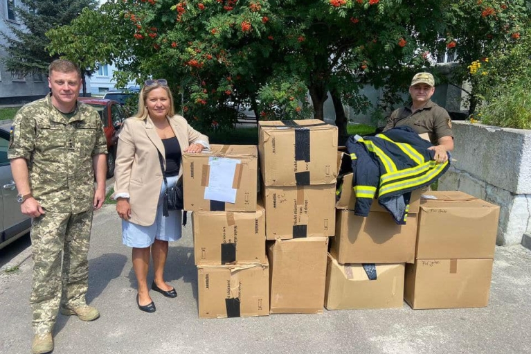 Палатный: Защитники получили от "Украинской команды" 16 скорых и спецодежду для военных пожарных