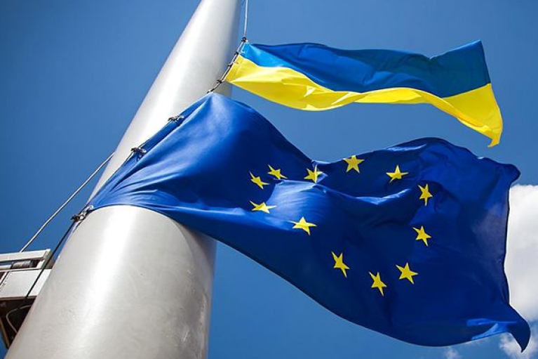 ЄС виплатив Україні черговий транш макрофіну на 1,5 млрд євро