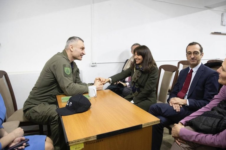Кличко встретился с мэром Парижа Анн Идальго и поблагодарил за помощь Киеву