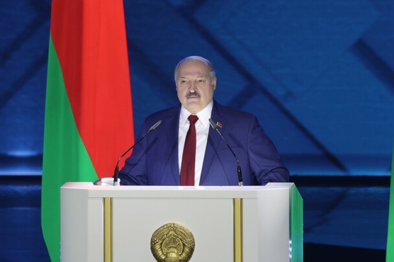 Лукашенко рассказал, когда пойдет на войну за "священную землю"