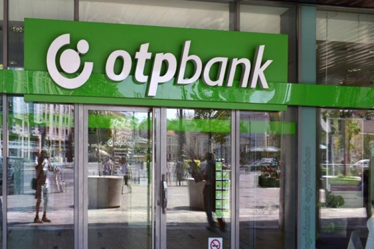 Угорщина продовжує шантажувати Україну OTP банком: кроки Києва вважає недостатніми