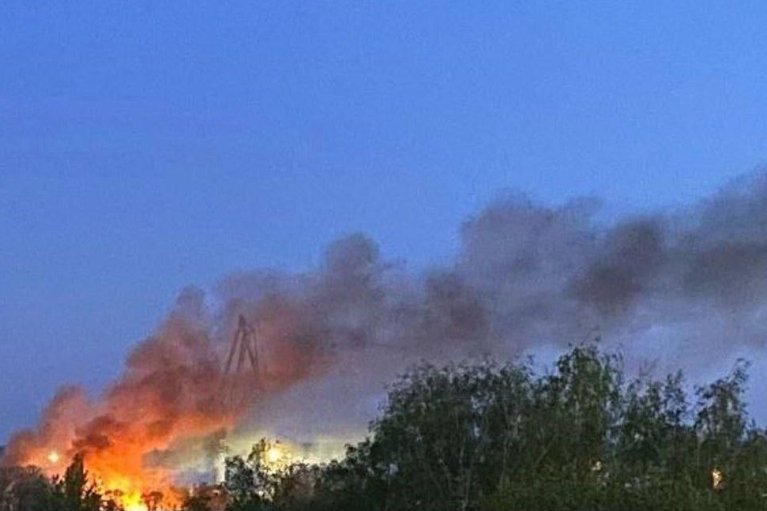 "Бавовняна" ніч на Росії: лунали вибухи на НПЗ та нафтобазах