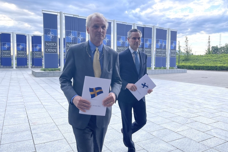 Фінляндія і Швеція офіційно подали заявки на вступ у НАТО