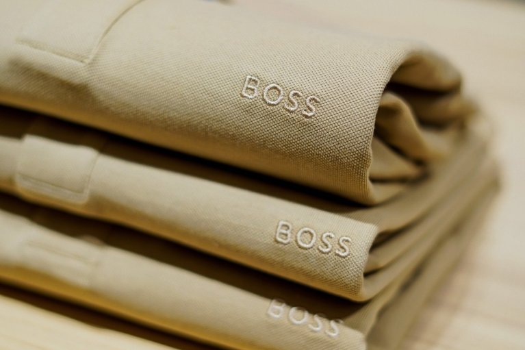 Всемирно известный производитель одежды Hugo Boss окончательно уходит из России: подробности