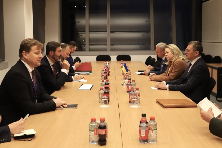 Кулеба впервые встретился со словацким министром-украинофобом
