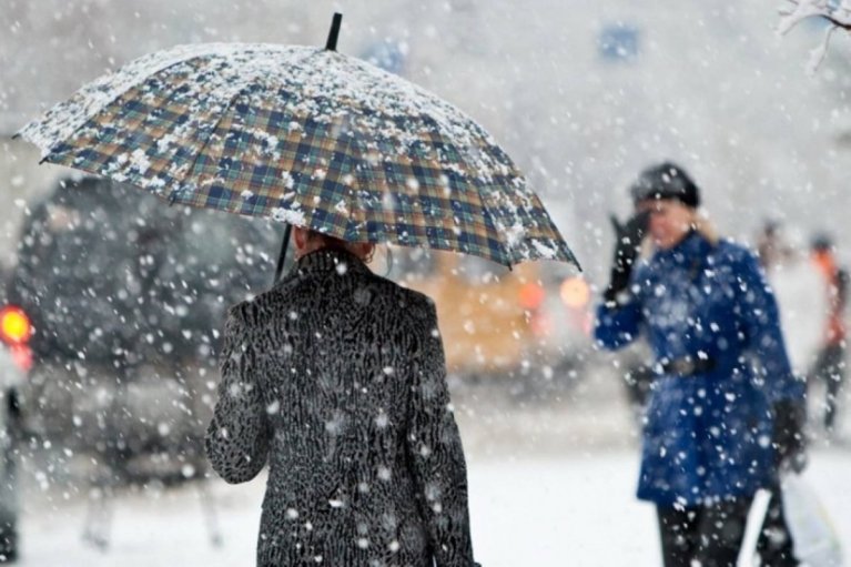 Погода в Україні на 6 лютого: Невеликий сніг, на півдні сильні пориви вітру (КАРТА)