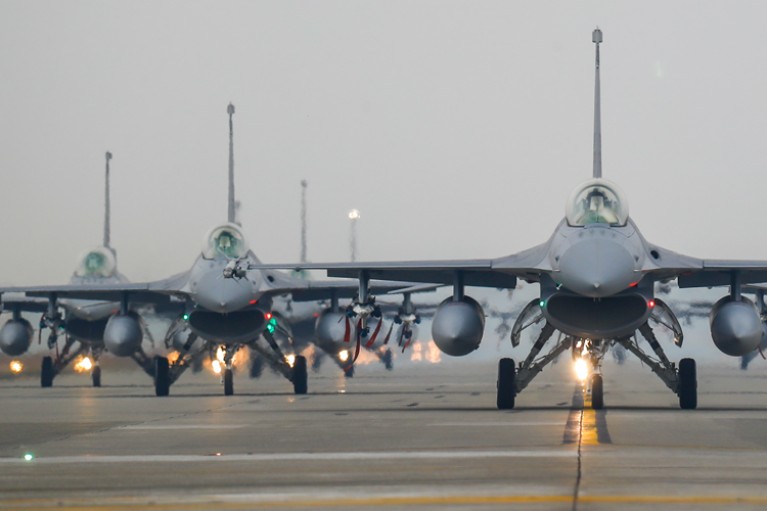 Украина получила первый тренажер истребителя F-16, – Воздушные силы