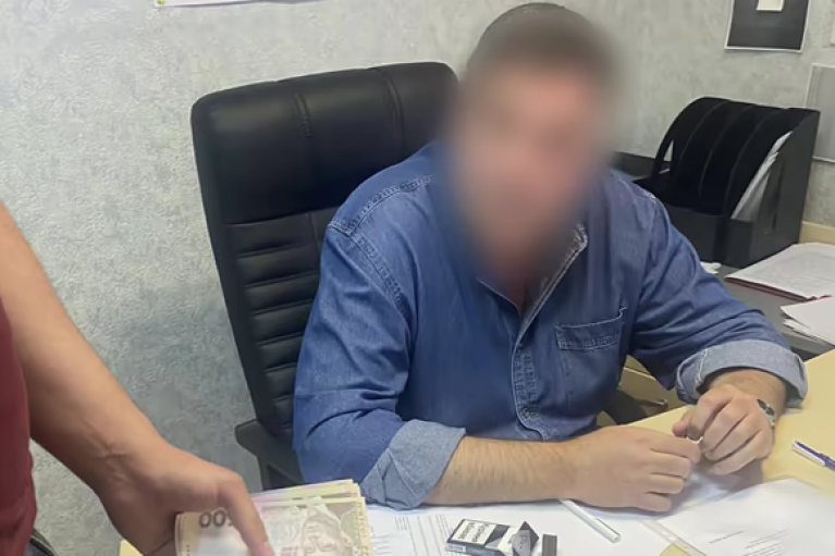 В Киеве задержан директор "Гидропарка": требовал взятку за размещение детских каруселей