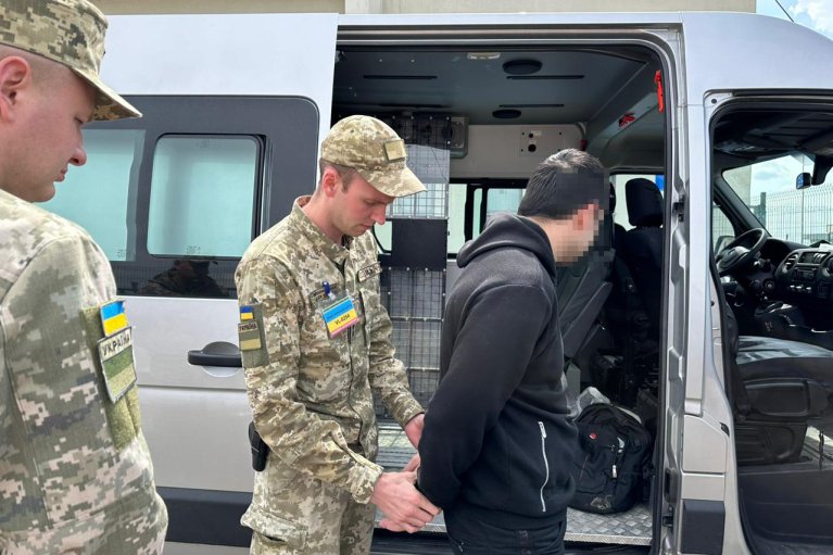 Польша отдала обратно в Украину переплывшего Западный Буг мужчину, – ГПСУ