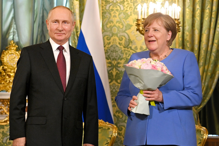"Нас обманывали": Путин устроил истерику из-за слов Меркель о Минских соглашениях