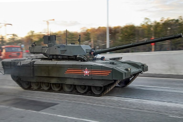 Глава "Ростеху": назвав танк "Армата" найпотужнішим у світі, але "воювати ним дорого"