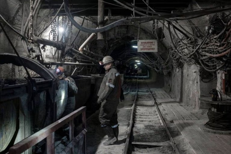 Западные СМИ пишут о героизме украинских шахтеров в прифронтовом городе