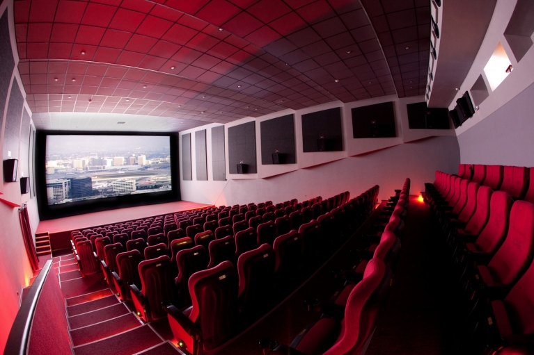 В Киев постепенно возвращаются коммунальные кинотеатры