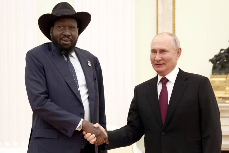 У Москві, як на Дикому Заході: На зустріч із Путіним президент Південного Судану одягнув ковбойський капелюх (ВІДЕО)