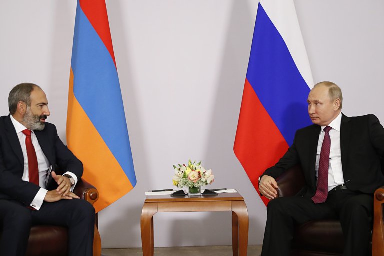 На тлі прагнення залишити ОДКБ: Пашинян привітав Путіна з "перемогою" на "виборах"