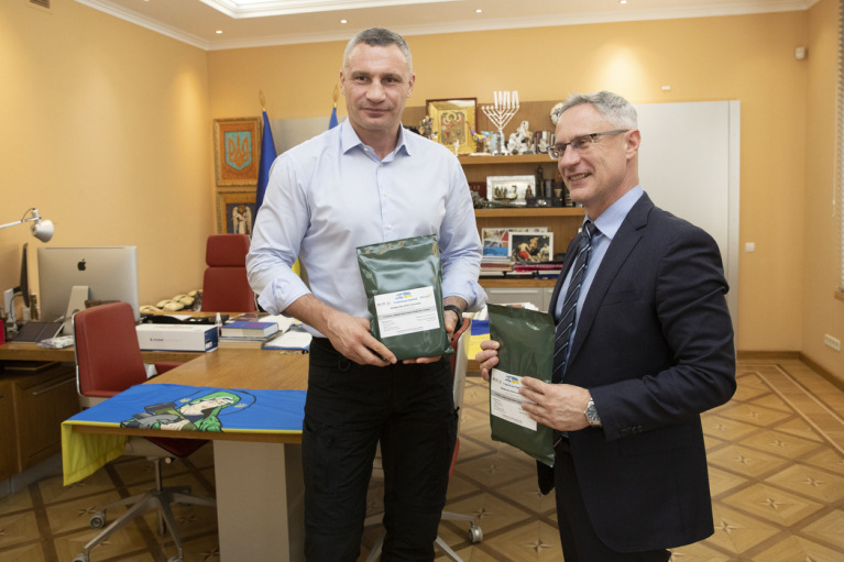 Виталий Кличко встретился с послом Израиля: Получили 50 тысяч упаковок питания с подогревом для ВСУ