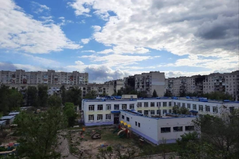 У Сєвєродонецьку росіяни б'ють по районах поблизу бомбосховищ, є загиблі