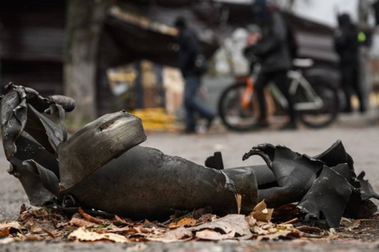 Окупанти знову гатили по Херсону: загинула 70-річна жінка, є поранений (ФОТО)