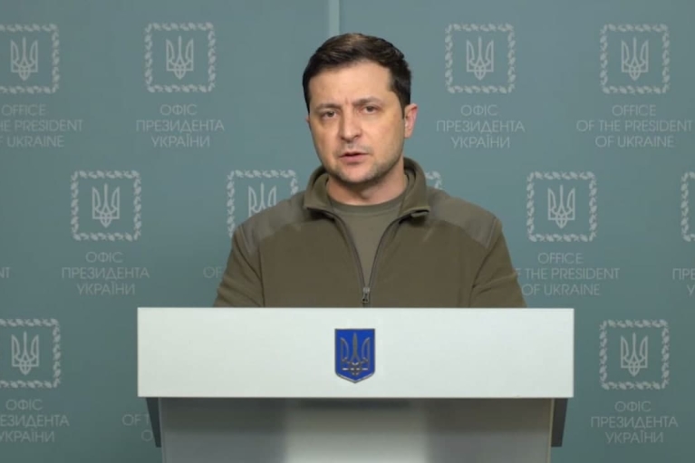 Зеленский призвал партнеров Украины ускорить поставки: "Не все оперативно выполняют договоренности"