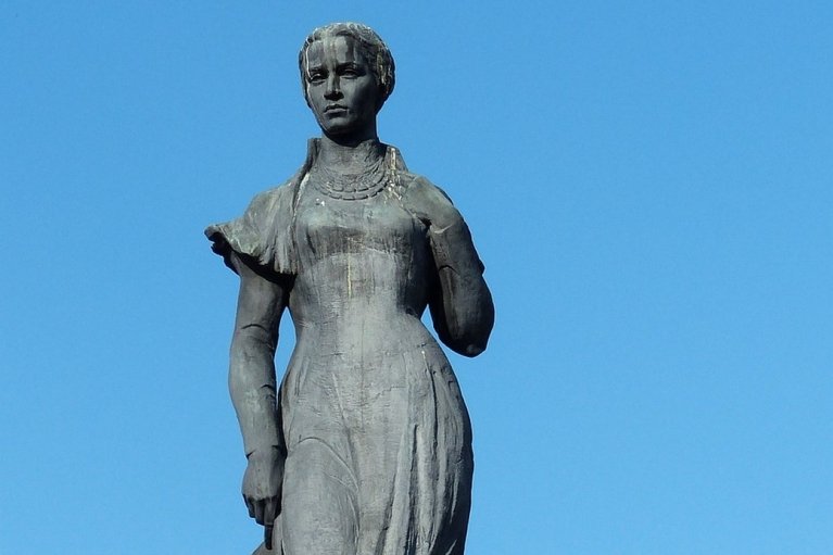 "Не обов'язково бути живим": у РФ запропонували визнати "іноагенткою" поетесу Лесю Українку, яка померла більш ніж століття тому