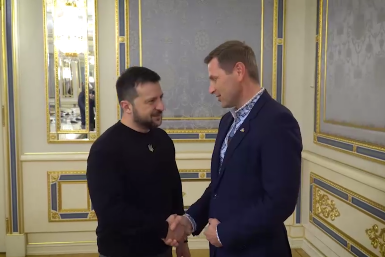 Обсудили ситуацию на фронте и потребности армии: Зеленский встретился с министром обороны Эстонии