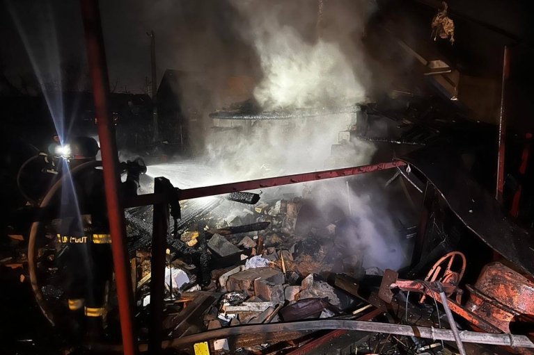 Росія вдарила "шахедами" по Запоріжжю: поранені дві жінки, спалахнула пожежа (ФОТО)