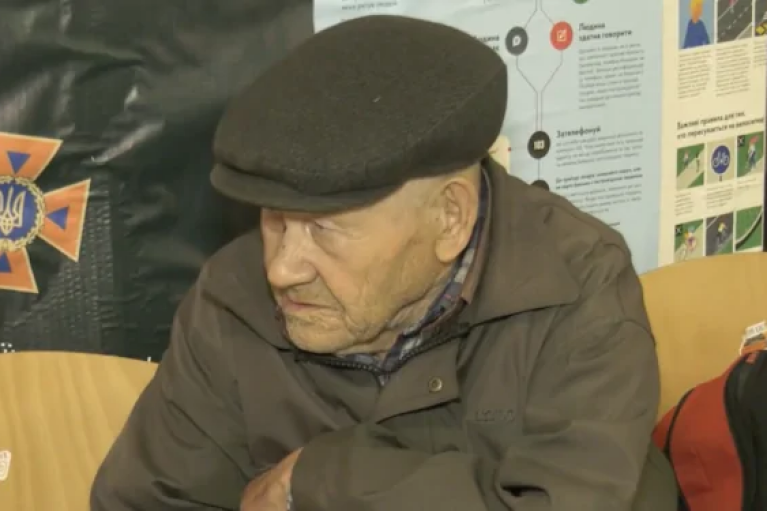 Покинул дом и шел пешком всю ночь: 88-летний дедушка ушел из оккупированного поселка, потому что не хотел брать паспорт РФ (ВИДЕО)