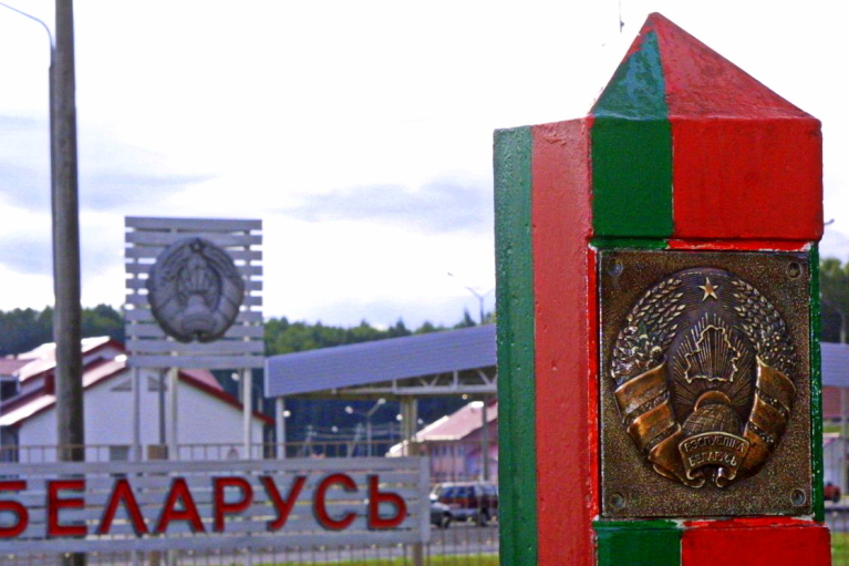Беларусь снова объявила о продлении военных учений