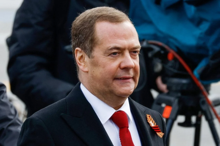 Готовят ответ Британии на "удары по территории РФ", — Медведев рассказал о ядерных учениях