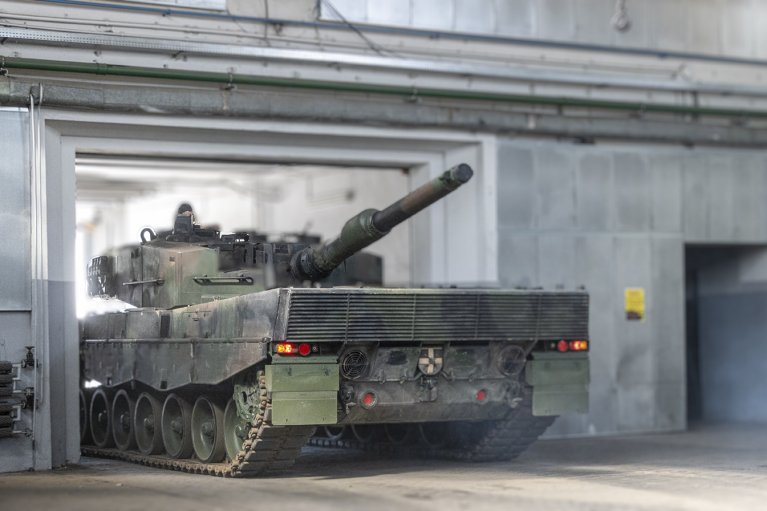Швеция отправит в Латвию военных и танки Leopard: решение правительства