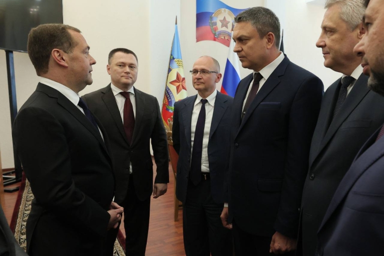 Медведев приехал в Луганск на встречу с главарями "Л/ДНР"
