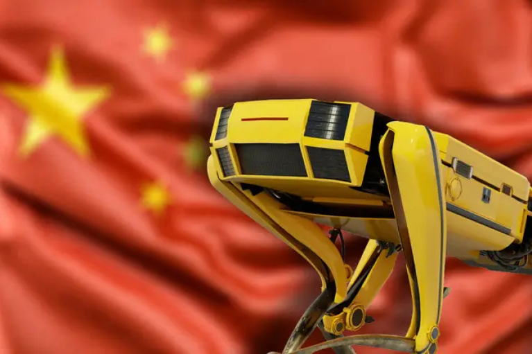 Китайские военные показали собак-роботов с винтовкой на спине (ВИДЕО)