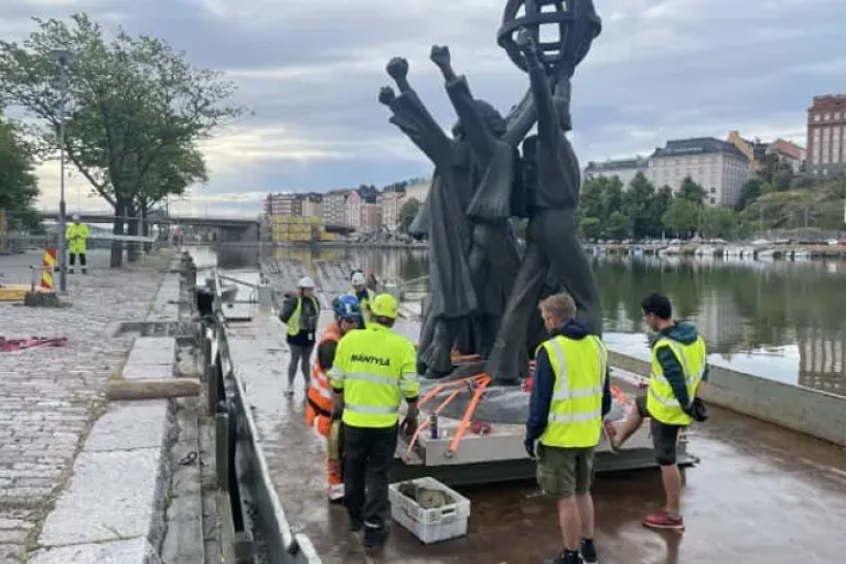В столице Финляндии снесли монумент "Мир во всем мире" подаренный СССР