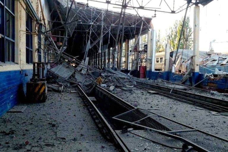 Россияне ночью ударили по железной дороге на Харьковщине, есть разрушения (ФОТО)
