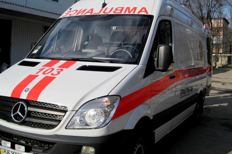 Нічна атака дронів: на Київщині загинув водій швидкої, який приїхав рятувати постраждалих