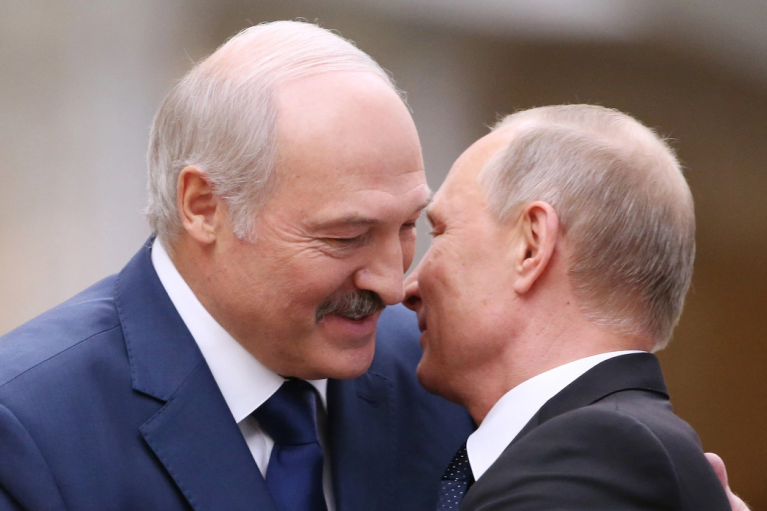 Путин поехал в Беларусь для "обширного общения" с Лукашенко
