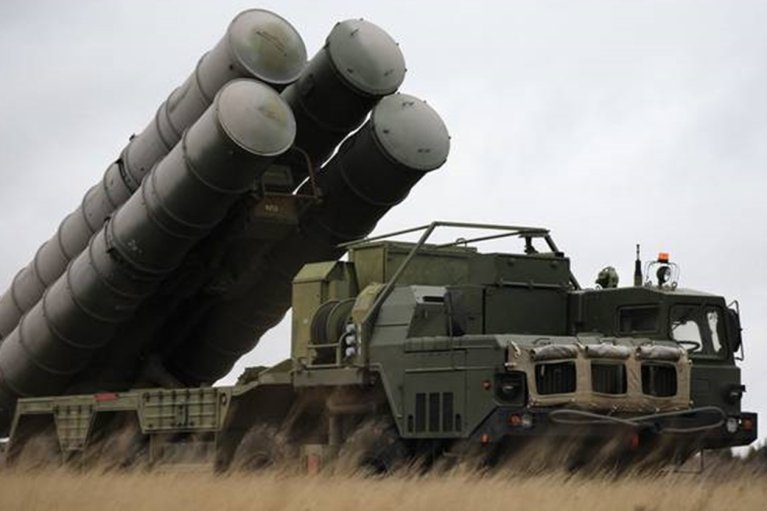 Россияне ударили ракетами С-300 по поселку неподалеку от Харькова: что известно о разрушениях